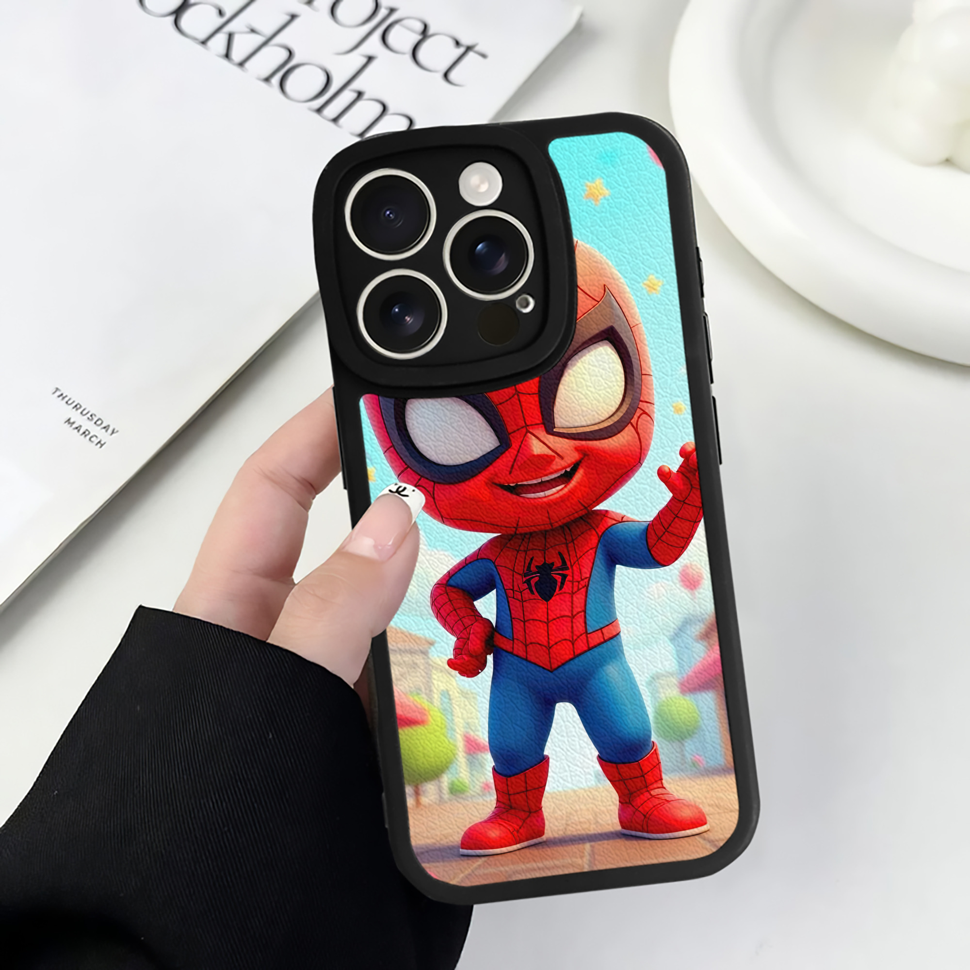 Spider Man スパイダーマン 【iPhone 16シリーズ対応】シリコンスマホケース（レザー調） 材質：シリコン
